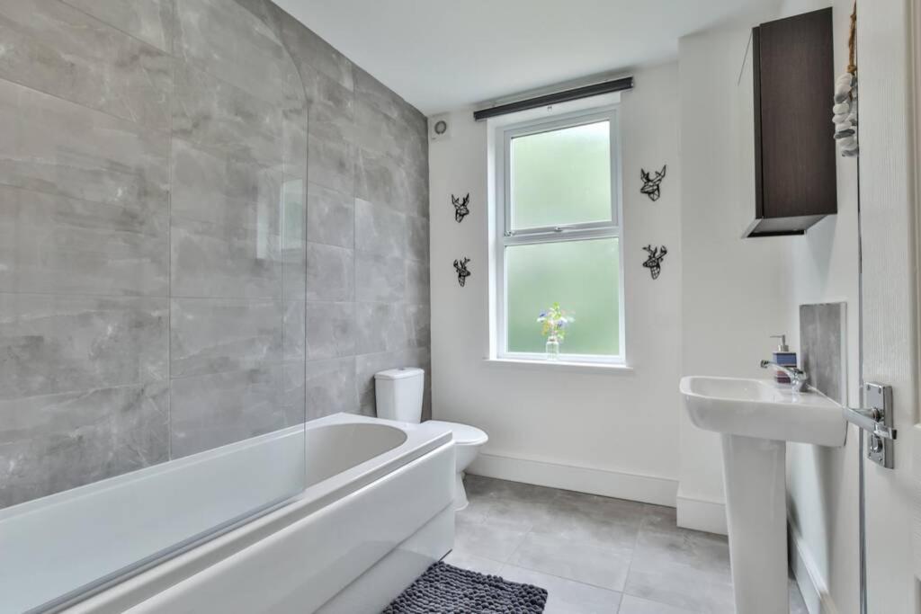 Refurbished Plush Property Great Transport Links Шеффілд Екстер'єр фото